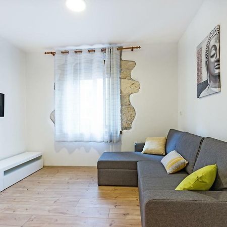 Cozy Apartment 10 Min From The Beach Pula Exteriör bild