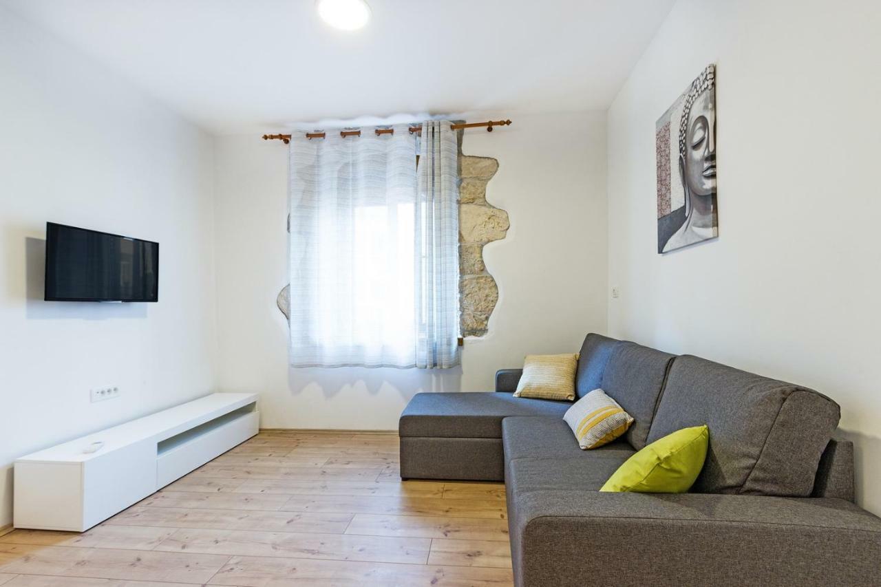 Cozy Apartment 10 Min From The Beach Pula Exteriör bild