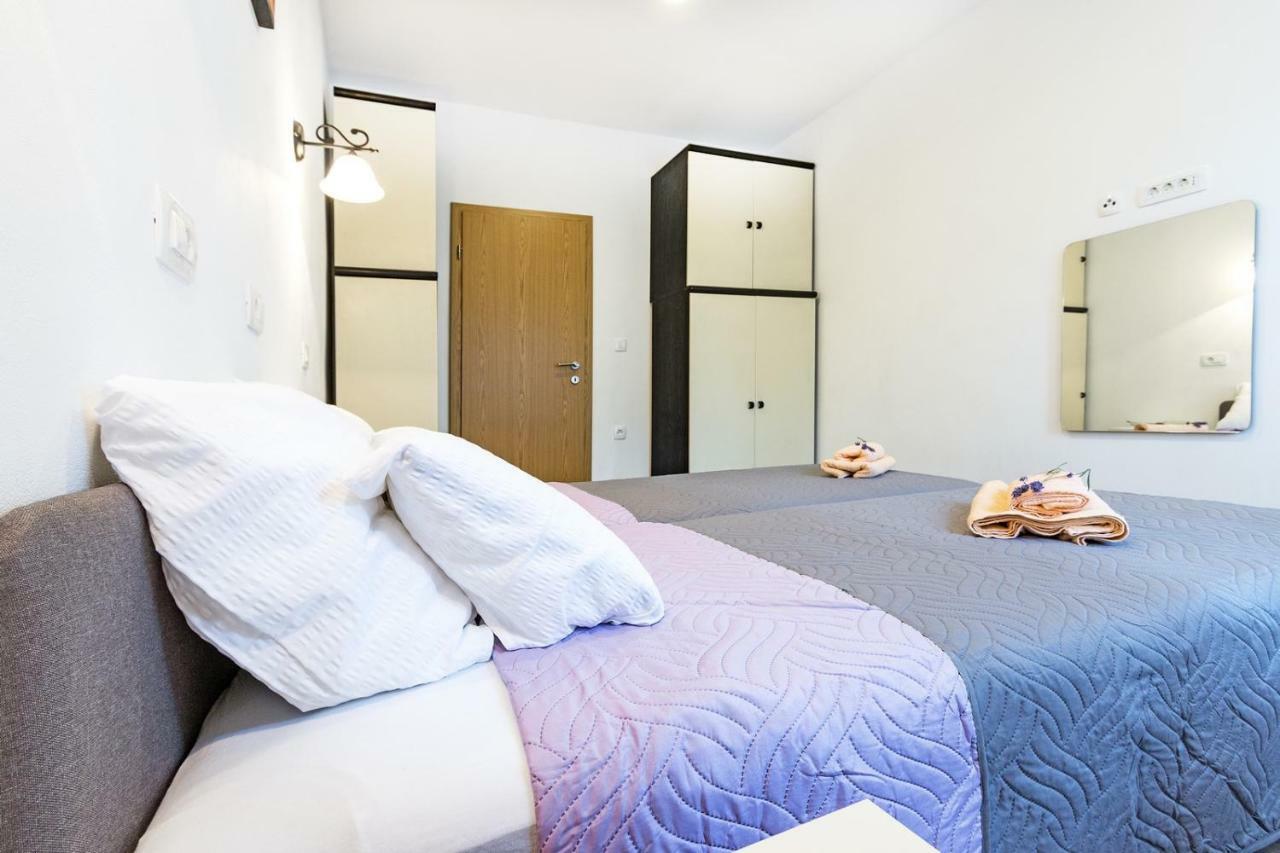 Cozy Apartment 10 Min From The Beach Pula Exteriör bild